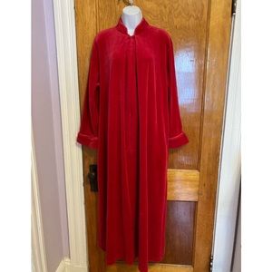 Nordstrom Lingerie RedVelvet Robe full length 52”/front zip22” (2) side pockets